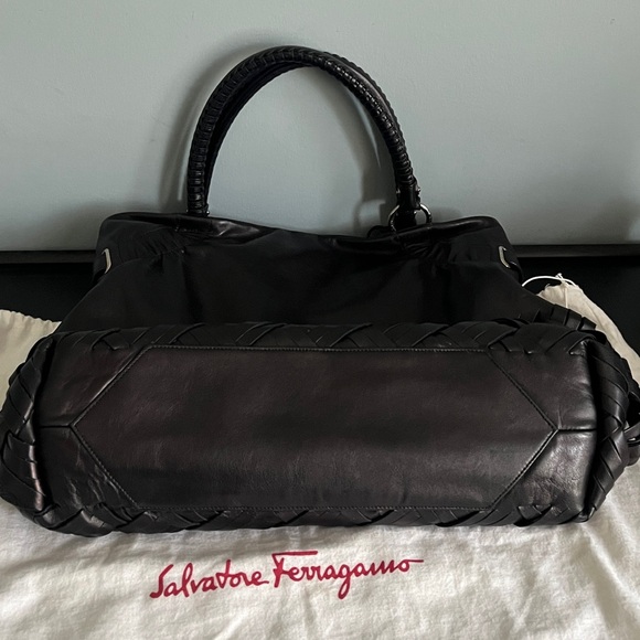 Beautiful Salvatore Ferragamo Leather Tote Bag - Picture 3 of 6